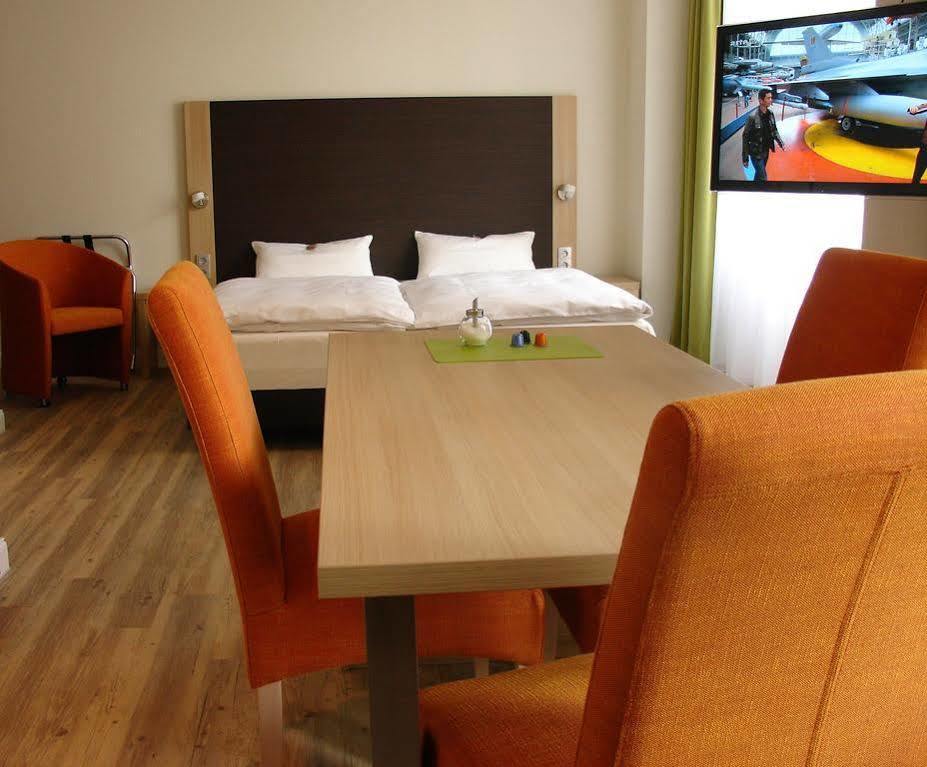 Apartmenthotel Kaiser Karl Бон Екстериор снимка