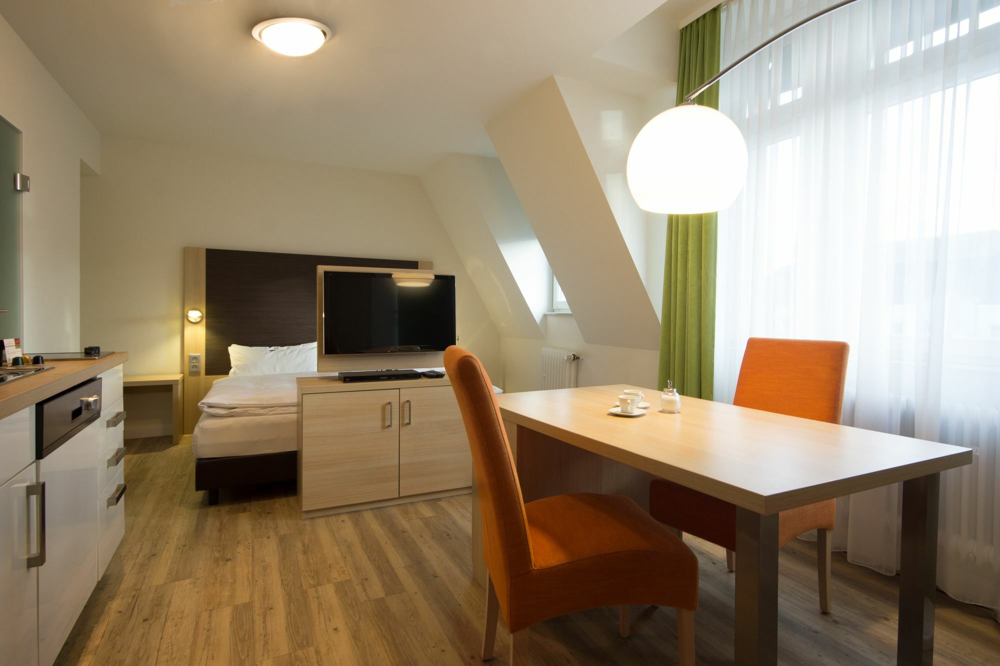 Apartmenthotel Kaiser Karl Бон Екстериор снимка